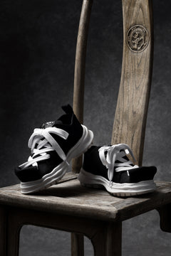 Load image into Gallery viewer, beauty : beast LOW CUT - ROLL-TONGUE STAINNING SHOES feat. Maison MIHARA YASUHIRO (BLACK x WHITE)