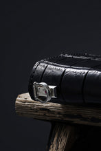 Load image into Gallery viewer, ISAMU KATAYAMA BACKLASH 2 FOLD WALLET / CROCODILE LEATHER (BLACK)