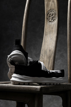 Load image into Gallery viewer, beauty : beast LOW CUT - ROLL-TONGUE STAINNING SHOES feat. Maison MIHARA YASUHIRO (BLACK x WHITE)