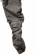 Load image into Gallery viewer, daub DYEING EASY CARGO GATHER PANTS / STRETCH DRILL PEACH HAND (TAUPE GREY)