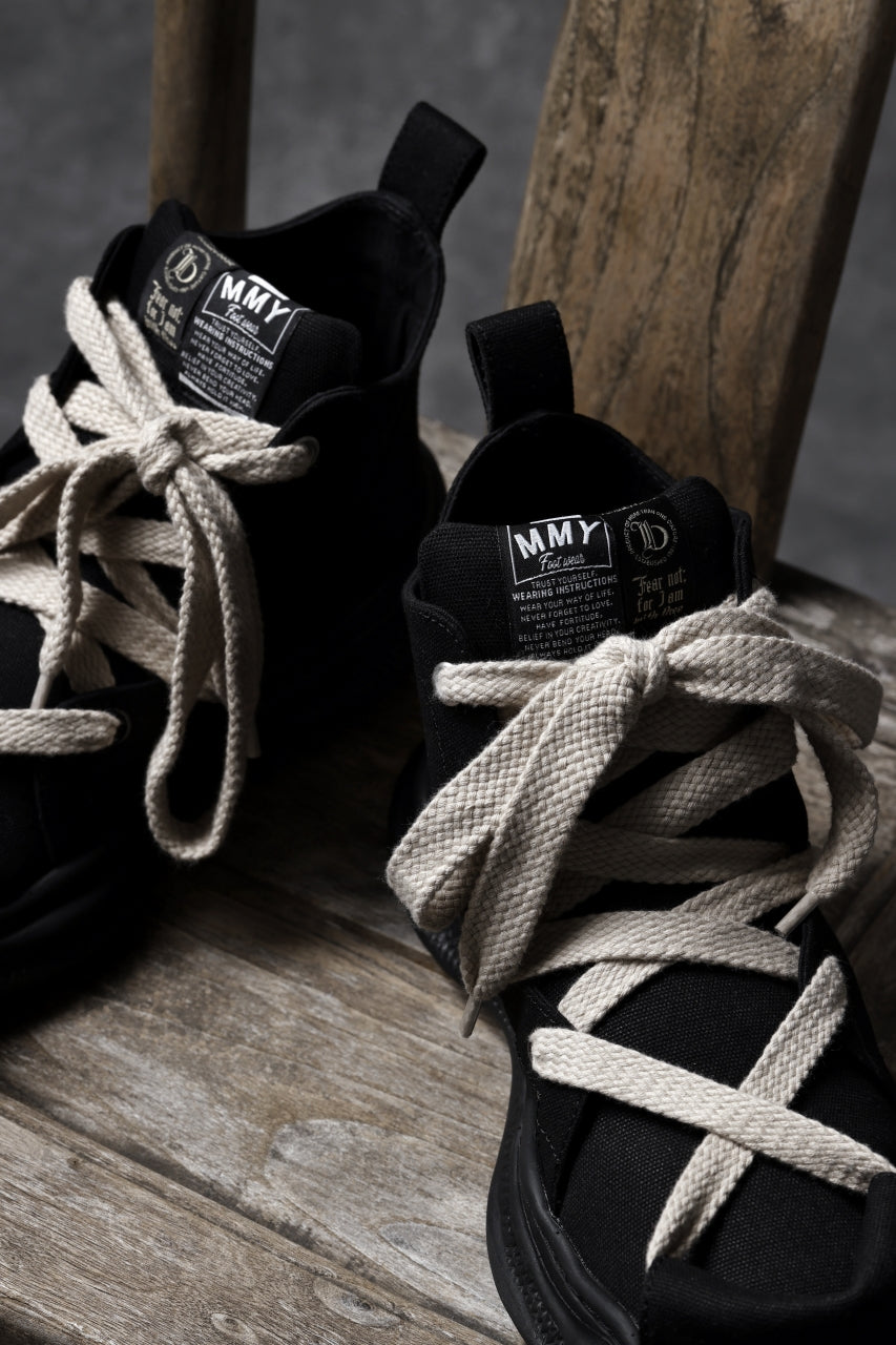 Load image into Gallery viewer, beauty : beast ROLL-TONGUE STAINNING SHOES feat. Maison MIHARA YASUHIRO (BLACK x BEIGE)