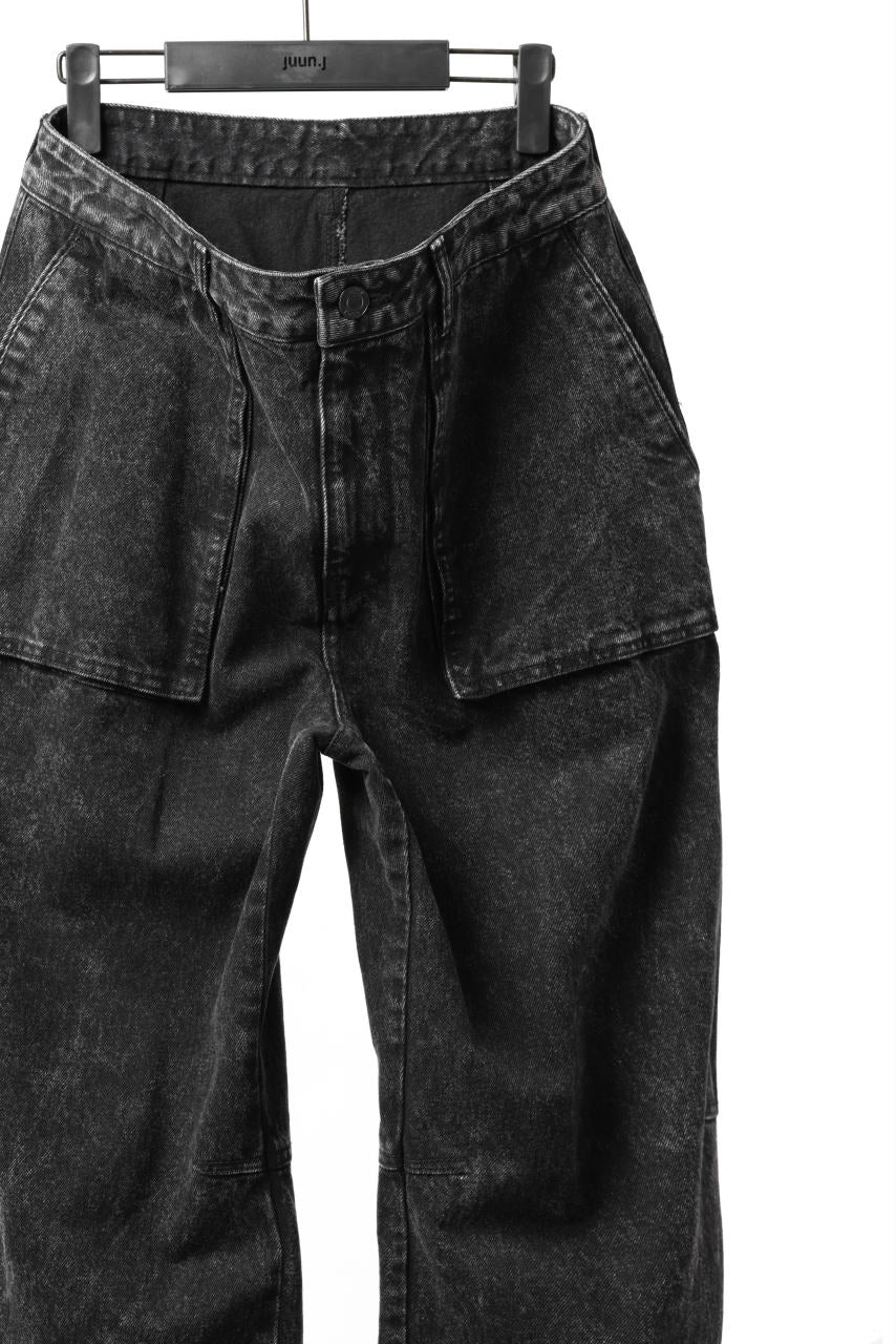Load image into Gallery viewer, Juun.J Pocket Detailed Denim Pants (BLACK)