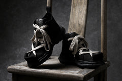 Load image into Gallery viewer, beauty : beast ROLL-TONGUE STAINNING SHOES feat. Maison MIHARA YASUHIRO (BLACK x BEIGE)