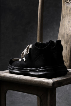 Load image into Gallery viewer, beauty : beast ROLL-TONGUE STAINNING SHOES feat. Maison MIHARA YASUHIRO (BLACK x BEIGE)