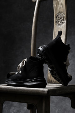 Load image into Gallery viewer, beauty : beast ROLL-TONGUE STAINNING SHOES feat. Maison MIHARA YASUHIRO (BLACK x BEIGE)