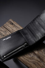 Load image into Gallery viewer, ISAMU KATAYAMA BACKLASH 2 FOLD WALLET / CROCODILE LEATHER (BLACK)