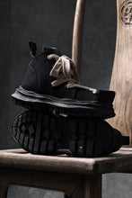 Load image into Gallery viewer, beauty : beast ROLL-TONGUE STAINNING SHOES feat. Maison MIHARA YASUHIRO (BLACK x BEIGE)