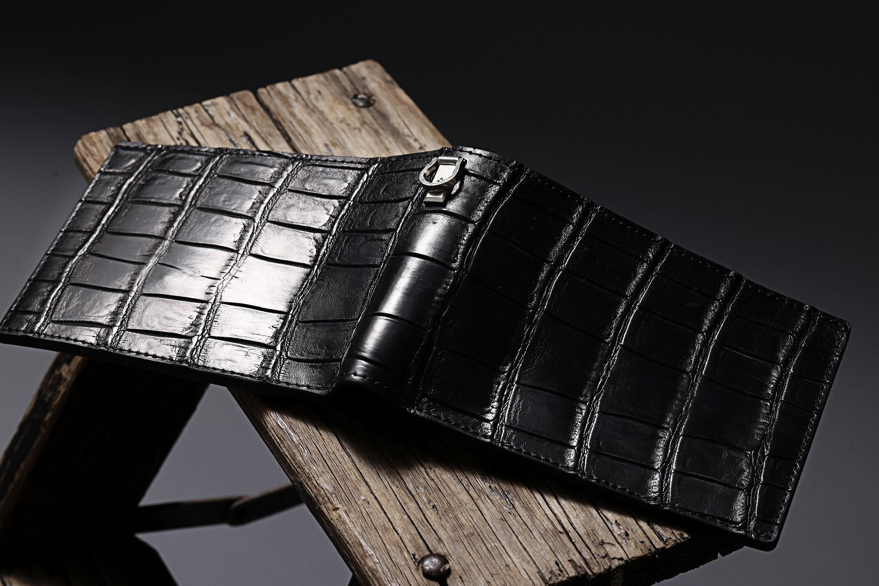 ISAMU KATAYAMA BACKLASH 2 FOLD WALLET / CROCODILE LEATHER (BLACK)