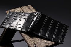 Load image into Gallery viewer, ISAMU KATAYAMA BACKLASH 2 FOLD WALLET / CROCODILE LEATHER (BLACK)