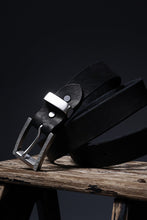 Load image into Gallery viewer, ISAMU KATAYAMA BACKLASH PIN-BELT 35mm / OBJECT DYED DOUBLE SHOULDER LEATHER (BLACK)