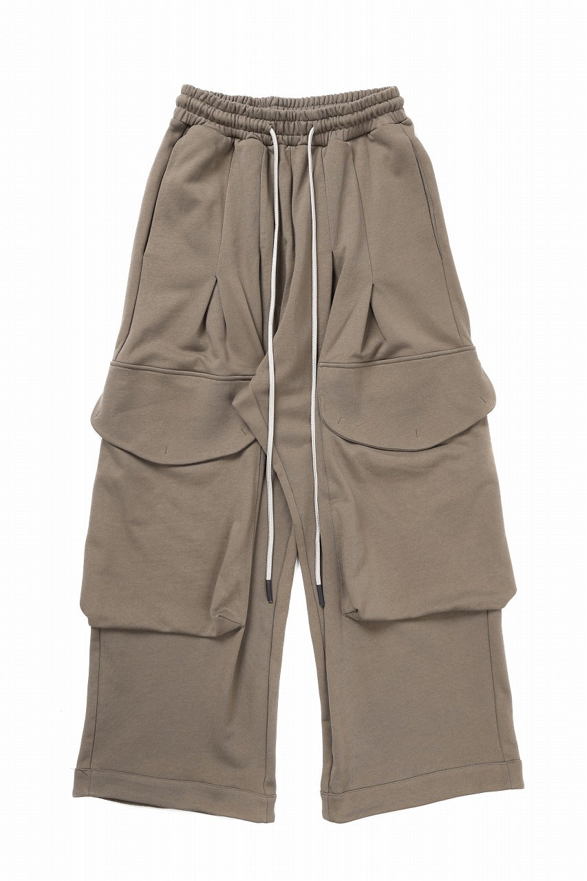 A.F ARTEFACT TUCK CARGO SWEAT WIDE PANTS (BEIGE)