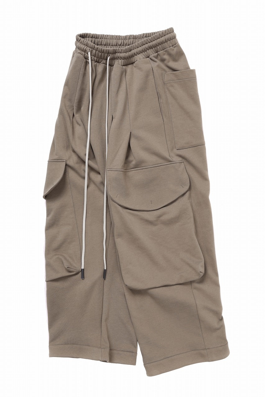 A.F ARTEFACT TUCK CARGO SWEAT WIDE PANTS (BEIGE)