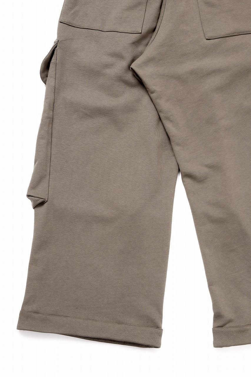 A.F ARTEFACT TUCK CARGO SWEAT WIDE PANTS (BEIGE)