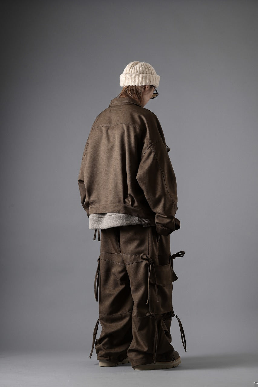 A.F ARTEFACT KNOTTING DETAIL TWILL VOLUME PANTS (BROWN)