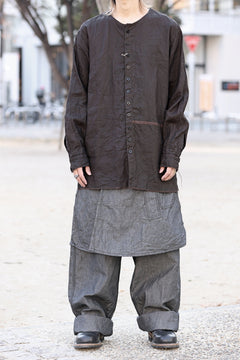 画像をギャラリービューアに読み込む, KLASICA &quot;SH-044&quot; SPLIT RAGLAN COLLAR LESS SHIRTS / BENGARA &amp; SUMI COATED LINEN (BENGARA)