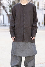 画像をギャラリービューアに読み込む, KLASICA &quot;SH-044&quot; SPLIT RAGLAN COLLAR LESS SHIRTS / BENGARA &amp; SUMI COATED LINEN (BENGARA)