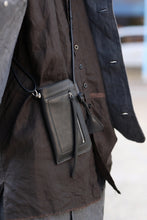 画像をギャラリービューアに読み込む, KLASICA &quot;FLOW&quot; MOBILE POUCH / FVT ITALIAN COW LEATHER (BLACK x SILVER)