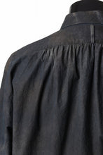 Load image into Gallery viewer, COLINA THE SHIRT / DARK DYED POPLIN (BLACK MIST)