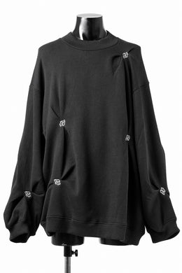 A.F ARTEFACT RANDOM TUCK EMBOIDERY KNIT PULLOVER (BLACK)