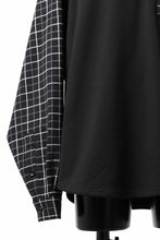 Load image into Gallery viewer, mastermind JAPAN DOCKING OVER TOPS / BOXY FIT (BLACK x BLACK PLAID)