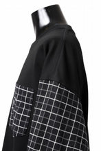 Load image into Gallery viewer, mastermind JAPAN DOCKING OVER TOPS / BOXY FIT (BLACK x BLACK PLAID)