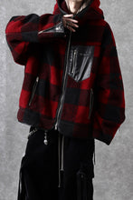 Load image into Gallery viewer, mastermind JAPAN BUFFALO-PLAID SHERPA JACKET / BOXY FIT (BLACK x RED)