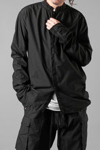 Load image into Gallery viewer, thom/krom STAND COLLAR SHIRT / ORGANIC COTTON (BLACK)