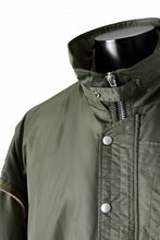 Load image into Gallery viewer, A.F ARTEFACT CUT OFF COMBI TANKER JACKET / LIGHT PADDED (KHAKI x ORANGE)