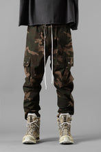 画像をギャラリービューアに読み込む, INDEPICT® EASY WAIST CARGO PANTS (CAMO)