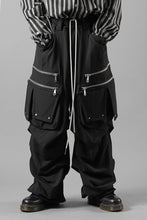 Load image into Gallery viewer, A.F ARTEFACT MULTI FLAP WIDE PANTS / TECH SMOOTH (BLACK)