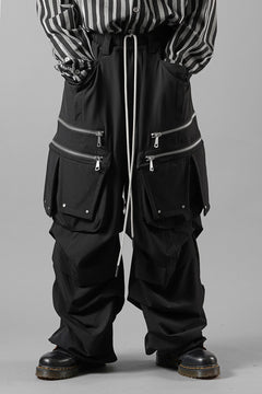Load image into Gallery viewer, A.F ARTEFACT MULTI FLAP WIDE PANTS / TECH SMOOTH (BLACK)