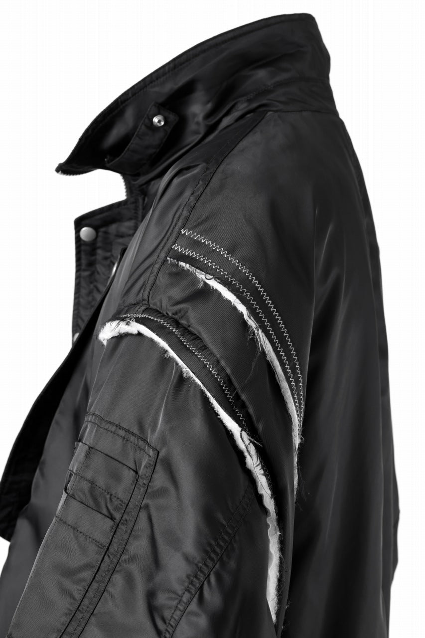 Load image into Gallery viewer, A.F ARTEFACT CUT OFF COMBI TANKER JACKET / LIGHT PADDED (BLACK x IVORY)