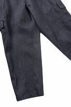 画像をギャラリービューアに読み込む, Y&#39;s for men TUCK PANTS WITH COLOR COMBI STITCH / 13oz UNEVEN YARN DENIM (BLUE)