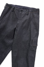 Load image into Gallery viewer, Y&#39;s for men TUCK PANTS WITH COLOR COMBI STITCH / 13oz UNEVEN YARN DENIM (BLUE)