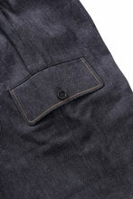 画像をギャラリービューアに読み込む, Y&#39;s for men TUCK PANTS WITH COLOR COMBI STITCH / 13oz UNEVEN YARN DENIM (BLUE)