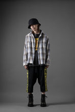 画像をギャラリービューアに読み込む, beauty : beast ”KEEP OUT” SARROUEL CROPPED TRACK PANTS (BLACK x YELLOW)