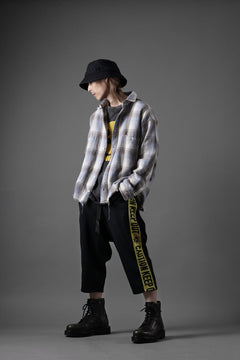 画像をギャラリービューアに読み込む, beauty : beast ”KEEP OUT” SARROUEL CROPPED TRACK PANTS (BLACK x YELLOW)