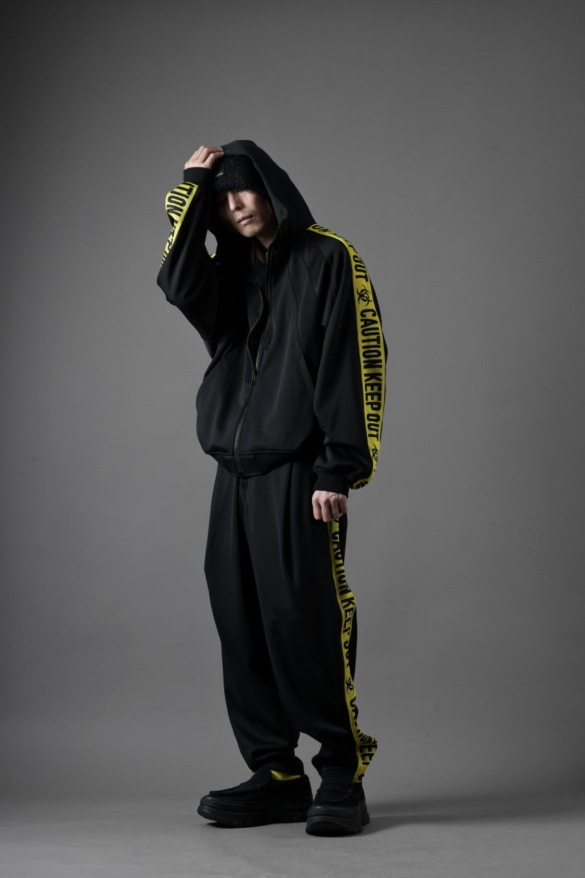 beauty : beast ”KEEP OUT” BOMTEMPS TRACK PANTS (BLACK x YELLOW)