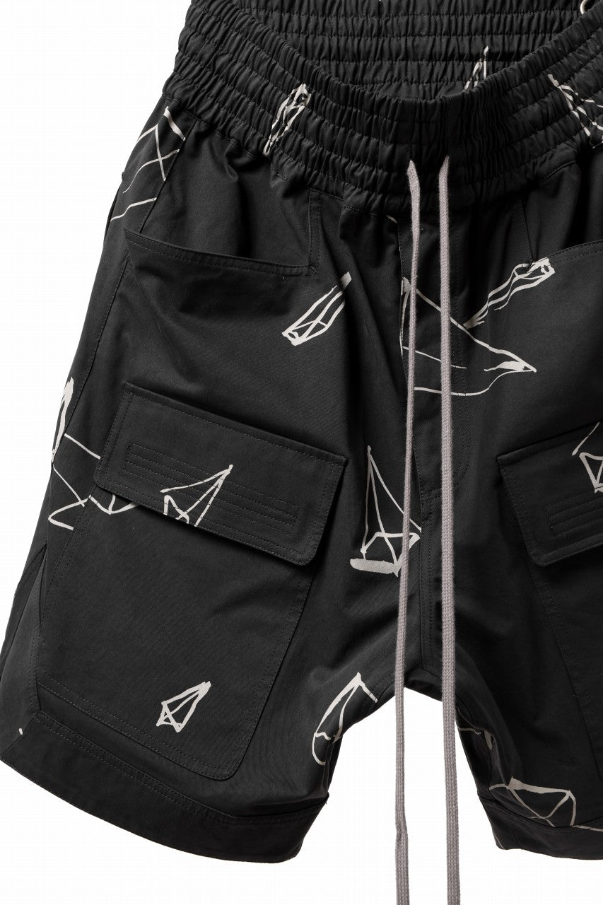 A.F ARTEFACT PYRA PATTERN PRINT CARGO BASKET SHORTS (BLACK)