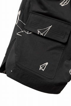 画像をギャラリービューアに読み込む, A.F ARTEFACT PYRA PATTERN PRINT CARGO BASKET SHORTS (BLACK)