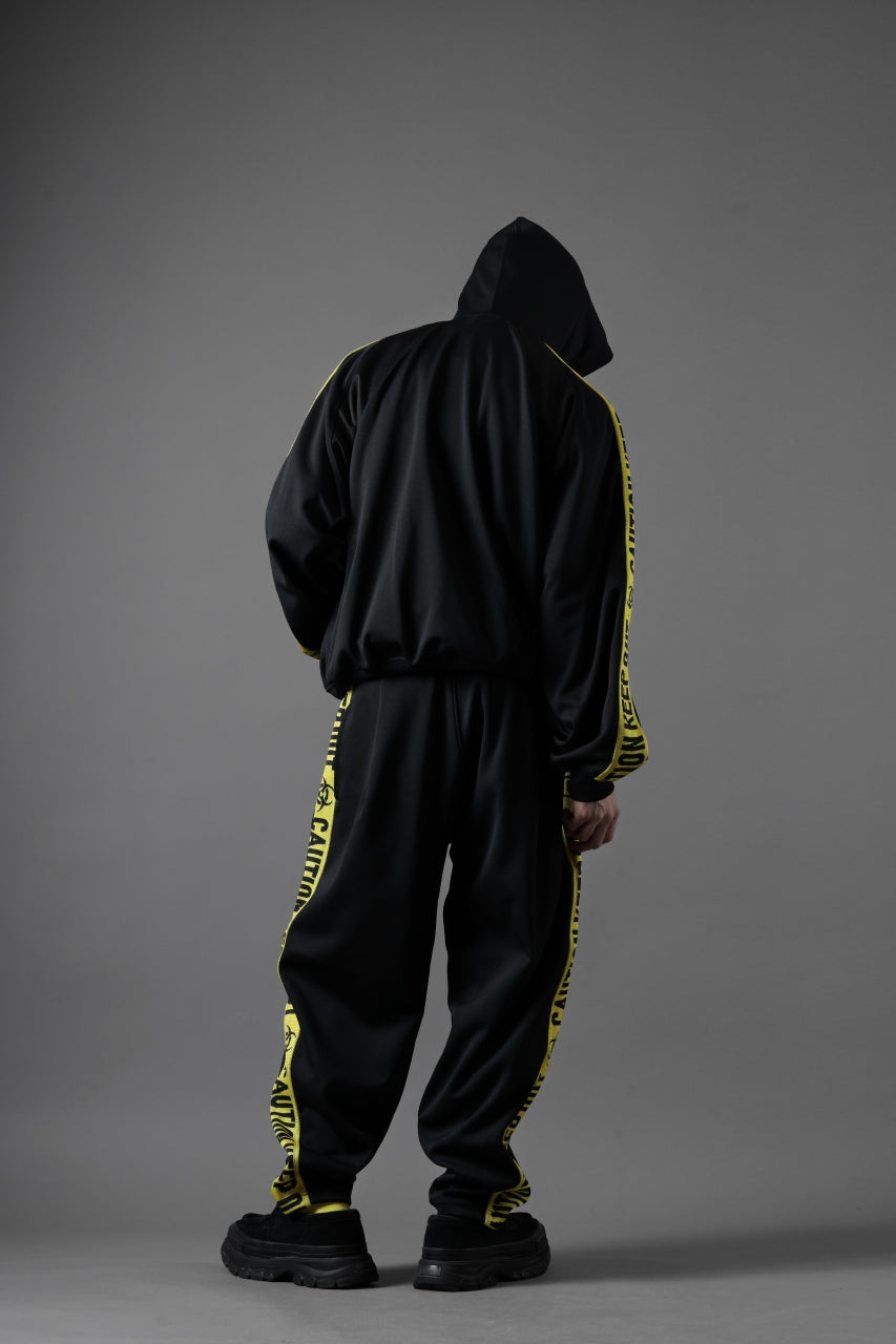 beauty : beast ”KEEP OUT” BOMTEMPS TRACK PANTS (BLACK x YELLOW)