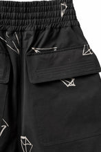 画像をギャラリービューアに読み込む, A.F ARTEFACT PYRA PATTERN PRINT CARGO BASKET SHORTS (BLACK)