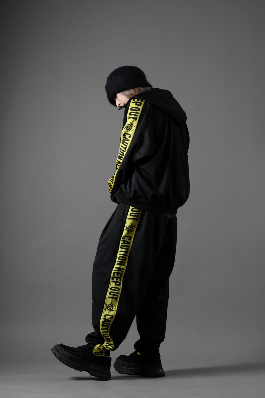 beauty : beast ”KEEP OUT” BOMTEMPS TRACK PANTS (BLACK x YELLOW)