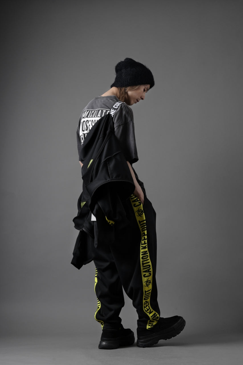 beauty : beast ”KEEP OUT” BOMTEMPS TRACK PANTS (BLACK x YELLOW)