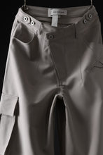 画像をギャラリービューアに読み込む, Feng Chen Wang TILTED WAISTBAND CARGO PANTS (GREY)