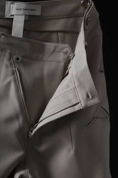 Feng Chen Wang TILTED WAISTBAND CARGO PANTS (GREY)の商品ページ