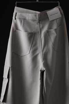 画像をギャラリービューアに読み込む, Feng Chen Wang TILTED WAISTBAND CARGO PANTS (GREY)