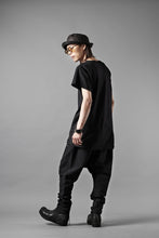 Load image into Gallery viewer, m.a+ 2 vertical pocket elastic waist sarrouel / PU521 LCST(BLACK STRIPE)
