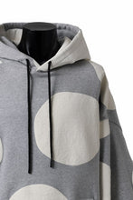 画像をギャラリービューアに読み込む, A.F ARTEFACT POLKA PATTERN SWEAT HOODIE (HEATHER GREY)