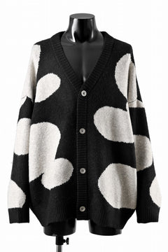 Load image into Gallery viewer, A.F ARTEFACT POLKA PATTERN BLEND KNIT CARDIGAN (BLACK x BEIGE)